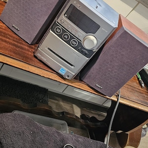 Vintage Sony cmt-NEZ30 Micro HiFi System CD Cassette Stereo AM/FM Mod 2006s