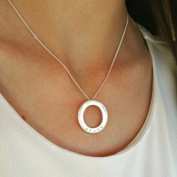 Collier personnalisé cercle rond Never ending love sterling silver 925 laveuse pendentif Jules Read Jewellery Australia