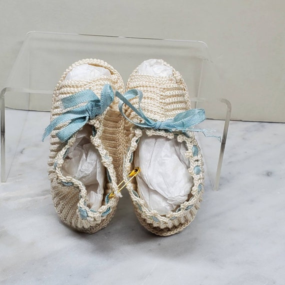 Vintage Hand Crocheted Baby Shoes, Crib Shoes, In… - image 10