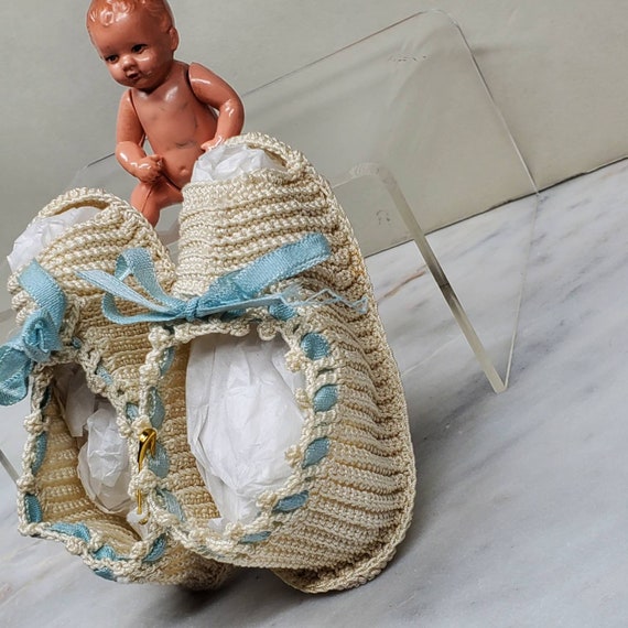 Vintage Hand Crocheted Baby Shoes, Crib Shoes, In… - image 3