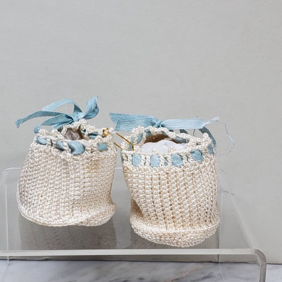 Vintage Hand Crocheted Baby Shoes, Crib Shoes, In… - image 8