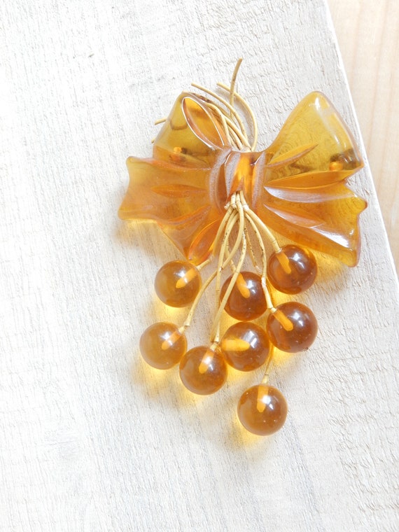 Vintage Applejuice Bakelite Brooch with Dangles, C