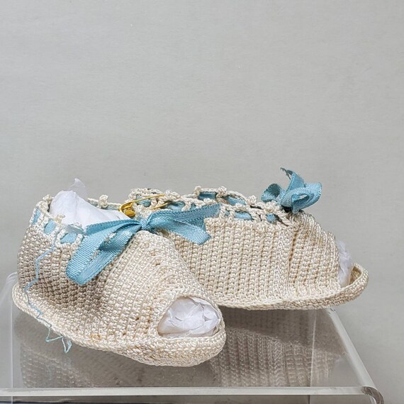 Vintage Hand Crocheted Baby Shoes, Crib Shoes, In… - image 2