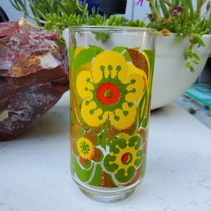 Vintage Flower Drinking Glasses, Set of 6 Tumblers, Flower Power, Retro Barware, Gift Idea, Groovy Hippie, Housewarming, 1960s, 1970s