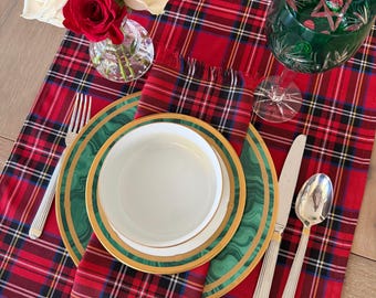 Christmas Plaid Table Runner: Traditional Holiday Table Decor