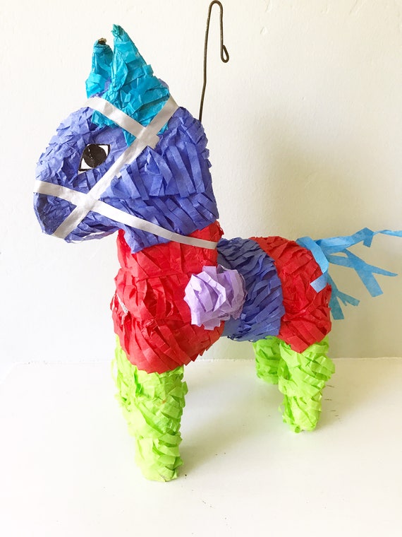  CarsonChase - Paquete de piñata de burro mexicano con una venda  y un murciélago, Piñata hecha a mano para fiesta de cumpleaños, Piñatas  coloridas de fiesta de burro