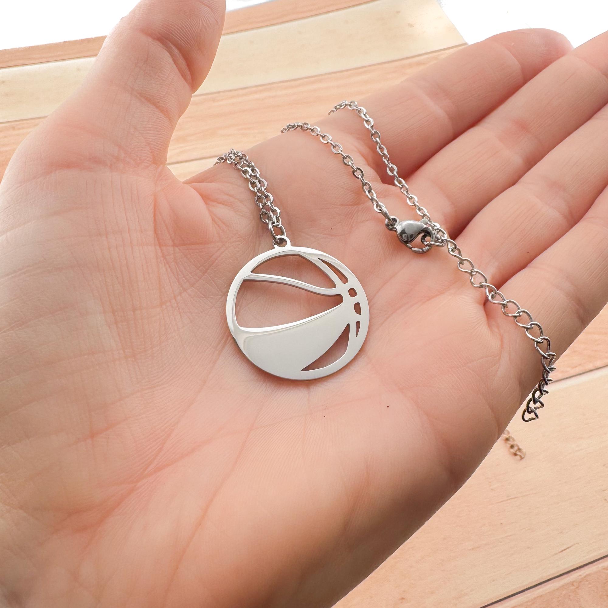 Collana Basket Donna In Acciaio Inox - Ciondolo Giocatore Pallacanestro - Gioiello Sportivo Per Tifose E Giocatrici