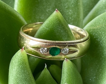 Vintage 14K Gold Band with Diamond and Emerald 9 grams Size 9