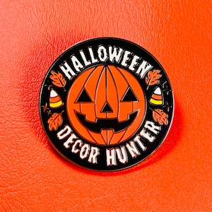 Cazador de decoraciones de Halloween - Pin de esmalte duro