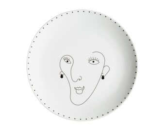 Service de Famille: plate La Mère - a porcelain mum with no hair - create her haircut with food