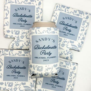 Enfriador de latas personalizado para despedida de soltera con temática costera / Enfriador de latas personalizado / Despedida de soltera en la playa / Abuela costera / Recuerdos de fiesta personalizados