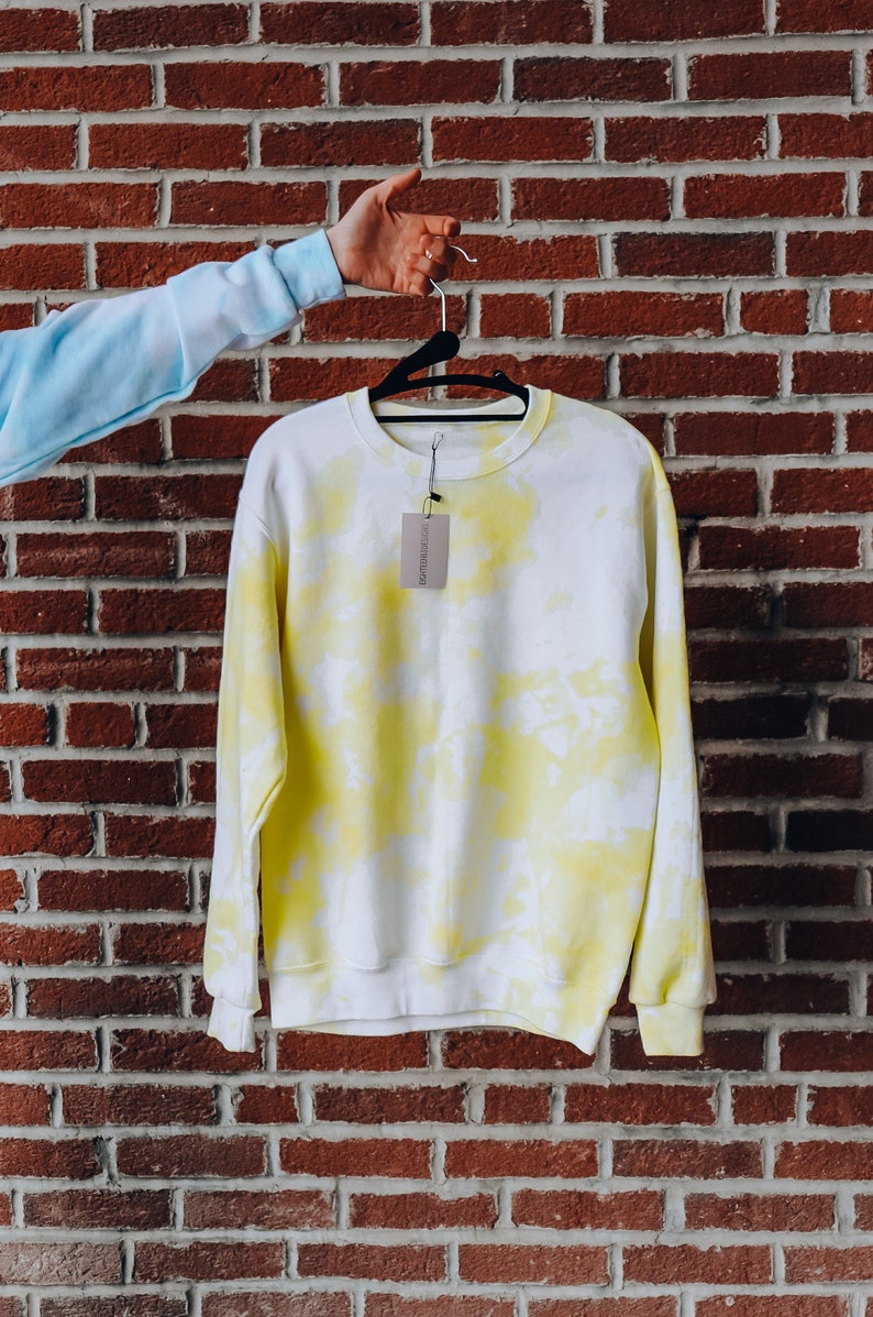 buc ee's tie dye sweatshirt