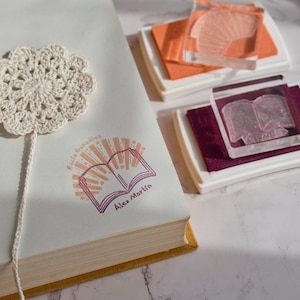 Set di timbri ex libris personalizzati per coppie di lettori, timbro bibliotecario Sunshine, timbro libro aperto, regalo per partner di lettura, regalo timbro originale per amico di lettura