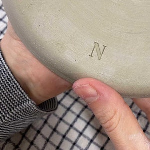 Petit tampon de signe de poterie initial ou de nom, simple marque de fabricant personnalisée préfabriquée pour cadeau de céramistes, tampon en argile monogramme personnalisé