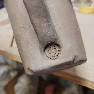 Premade monogram aardewerkstempel met je initiaal, aangepast aardewerk per stempel voor klei, kleine pottenbakker handtekeningsstempel met monogram minimalistische stijl