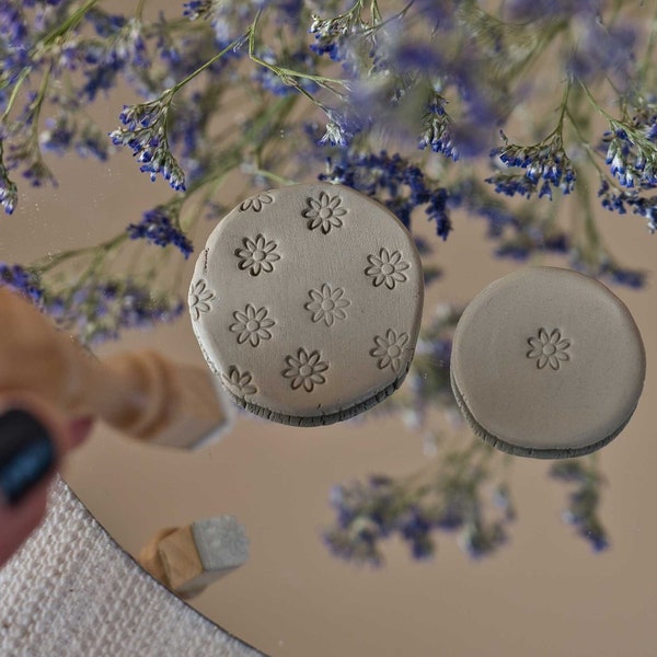 Mini tampon en argile texturé marguerite, tampon acrylique avec manche en bois pour pâte polymère et savon, tampons pour motifs de décoration de poterie