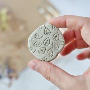 Simple leaf texture clay stamp for botanical patterns on pottery, small line leaf stamp for natural soaps, clay supplies for ceramic classes 0.35 in / 0,9 cm