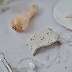 Les lignes du soleil brillent, le tampon en argile à texture circulaire, les lignes lumineuses en étoile pour les décorations de poterie et de savon, le tampon de coupe rayon de soleil, les outils de poterie et de savon