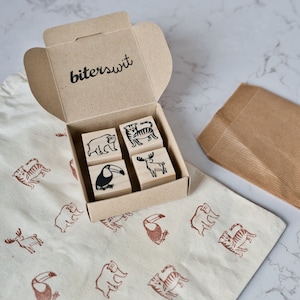 Conjunto de carimbos de borracha de animais selvagens estilo desenhado à mão, carimbo de alce, carimbo de tigre, carimbo de urso polar, carimbo de tucano, animais desenhados em estilo escandinavo moderno