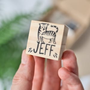 Gepersonaliseerde eerste boekenlegger tijger voor kinderen, leuke aangepaste dierennaam ex libris-stempel voor schoolboeken, eerste bibliotheekstempel voor kinderen