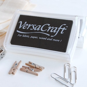 Zwart stempelkussen, VersaCraft-stempelkussen echt zwart, stoffen stempelkussen, houten stempelkussen, rubberen stempelkussen, benodigdheden voor scrapbooking, tsukineko-inkt