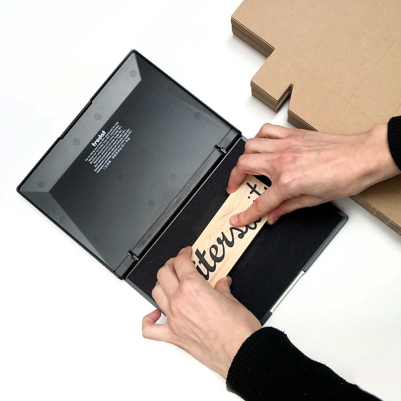 Extra large black ink pad for cardboard boxes, the perfect supply for large custom logo stamps. Stamp made in Barcelona by biterswit.