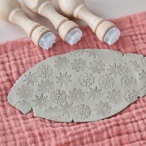 Timbro in argilla con texture mandala rotonda per decorazioni in ceramica, mandala con fiocco di neve di Natale per ceramiche e saponi fatti a mano, timbri in argilla con manico