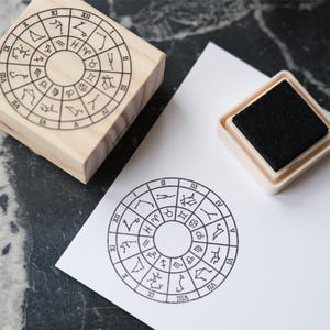 Sello de goma con rueda de casas astrológicas con signo del zodíaco y constelaciones, sello de carta astral, sello de horóscopo para diario y manualidades.