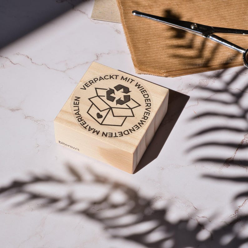 verpackt mit wiederverwendeten materialien stamp by biterswit stamps in german