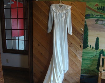 Vintage 1930's 1940's Ivory Slipper Satin Wedding Dress with Train/Net and Floral Collar/Small