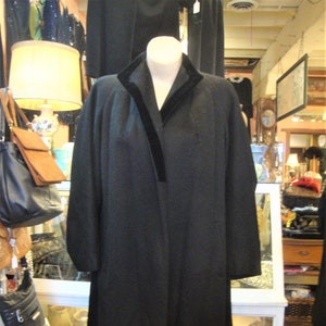 Vintage 1950&#39;s Black Wool Clutch Swing Coat with Velvet Trim/Size Small to Medium
