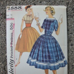 Vintage 1950&#39;s 1960&#39;s Simplicity Sewing Pattern for Full Skirt, Blouse and Cummerbund