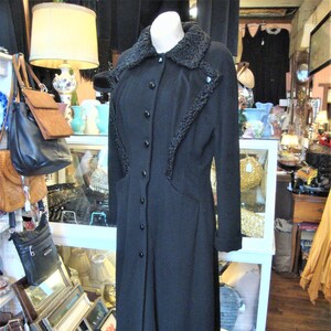 SALE Vintage 1930's 1940's Black Wool Princess Fit and Flare Coat with Persian Lamb Trim/size S/M image 2