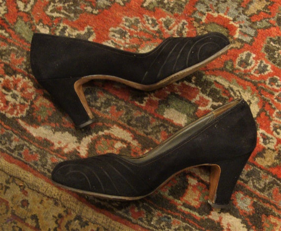 Vintage 1930's 1940's Black Suede Pumps Shoes Hee… - image 9