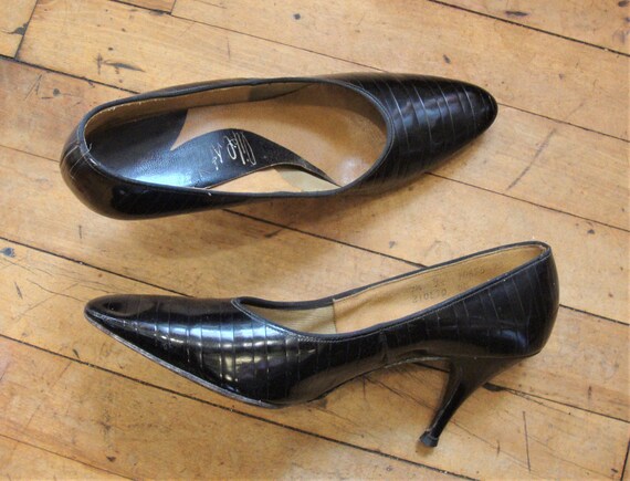 Vintage 1960's Faux Alligator Shoes Pumps/Black/L… - image 8