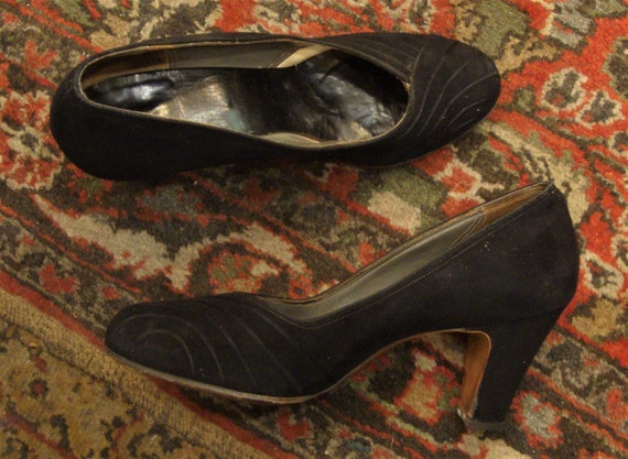 Vintage 1930's 1940's Black Suede Pumps Shoes Hee… - image 1