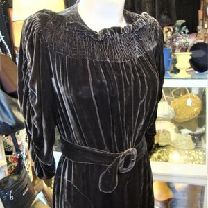 Vintage 1930's 30's 1940's 40's Cocoa Brown Silk Velvet Dress with Shirring and Belt/Size Small image 5