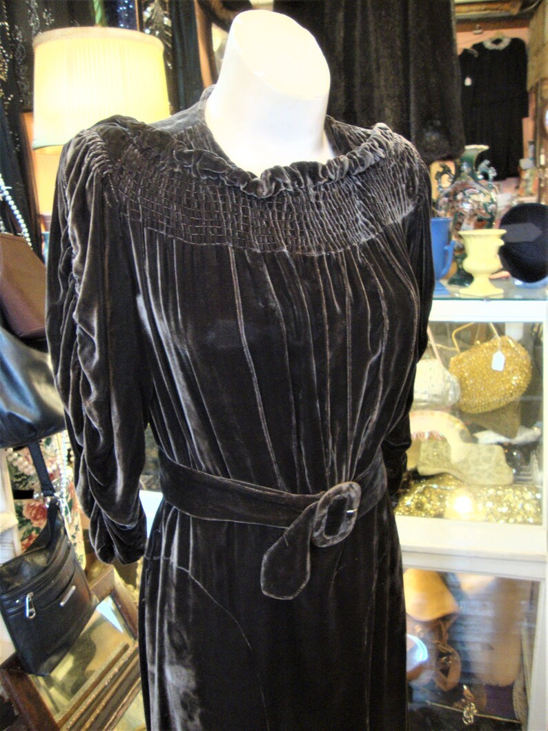 Vintage 1930's 30's 1940's 40's Cocoa Brown Silk Velvet Dress with Shirring and Belt/Size Small image 5