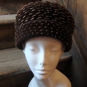 Vintage 1950&#39;s 1960&#39;s Brown Felt Turban Hat Covered with Bronze Glass Beads/Unworn/NOSWT/Marshall Field & Company
