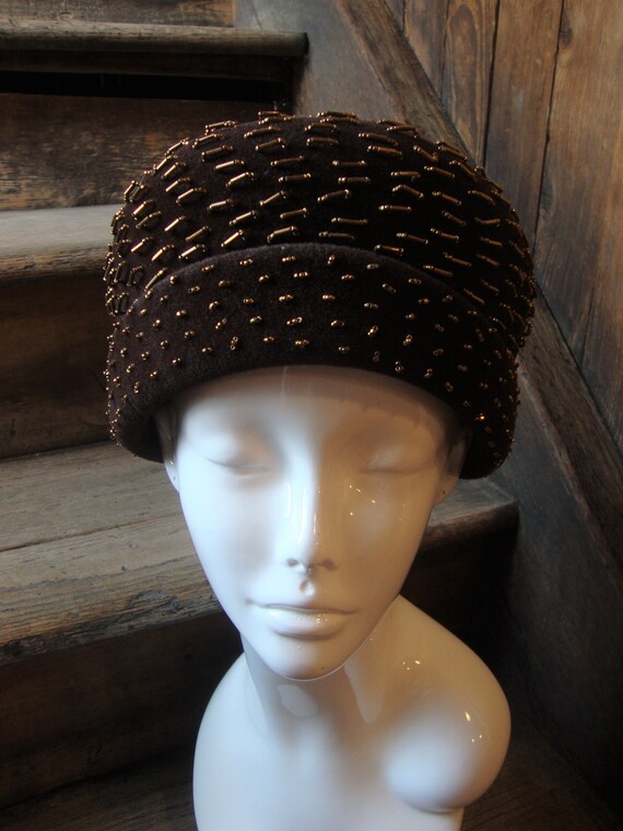 Vintage Beaded Turban Hat: 1950s Brown Felt, Marshall Field  display picture 1