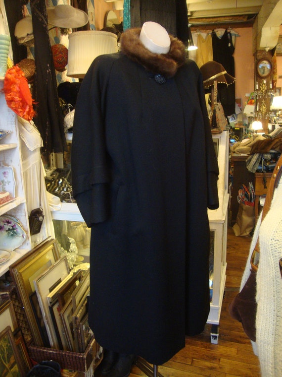 Vintage 1950's 50's Dramatic Black Wool Coat with… - image 5
