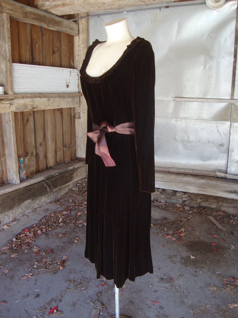 Vintage 1960's 1970's Victor Costa Warm Brown Velvet Scoop Neck Dress with Full Skirt/Small image 7