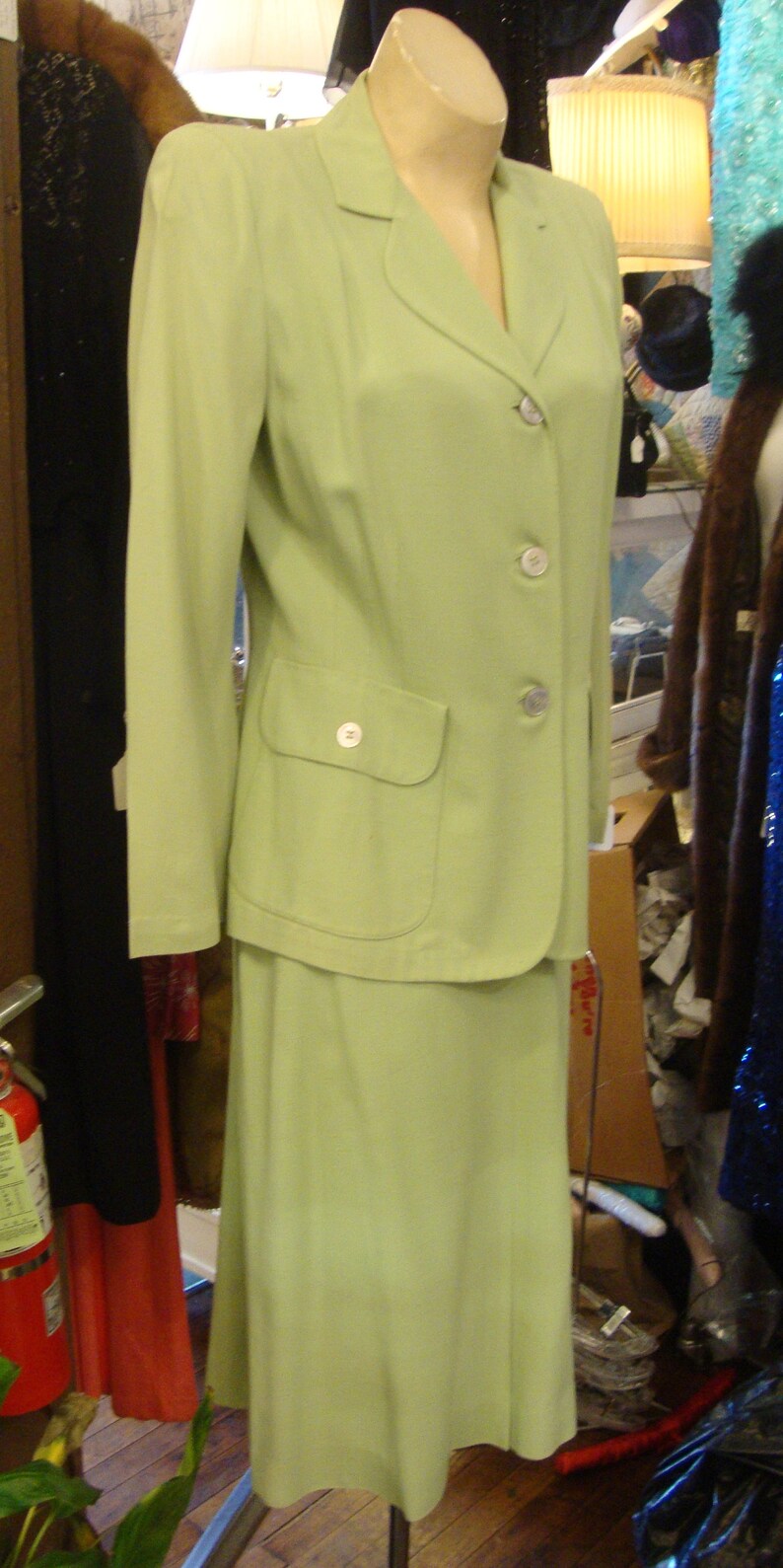 Vintage 1940/'s 1950/'s Spring Green Rayon 2 Piece Suit with Pearl ButtonsSize Medium