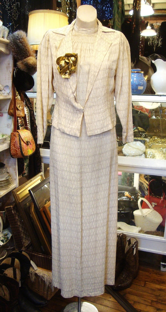 1930's 30's Ivory Textured Crepe and Metallic Gold