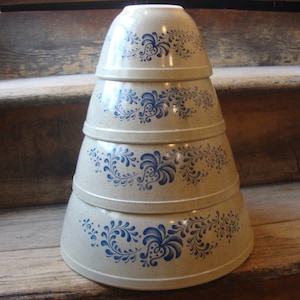 Vintage Pyrex Homestead Pattern Mixing Bowl Set