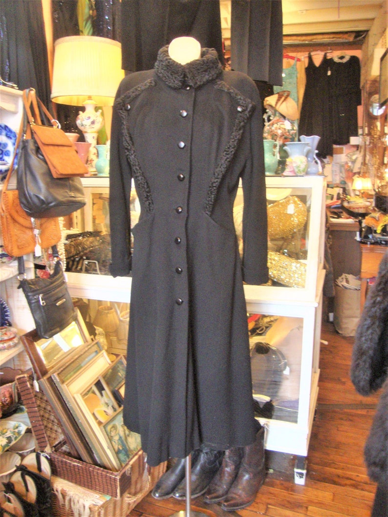 SALE Vintage 1930's 1940's Black Wool Princess Fit and Flare Coat with Persian Lamb Trim/size S/M image 3