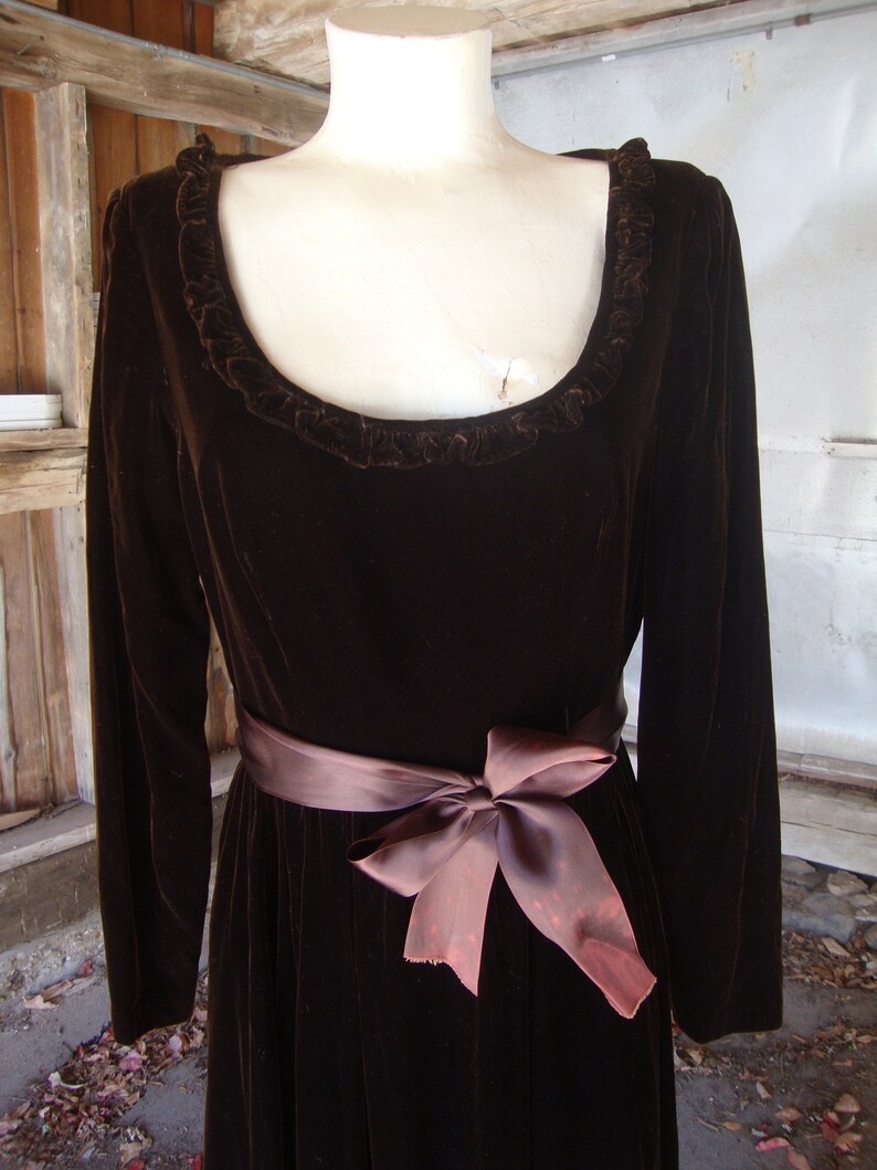 Vintage 1960's 1970's Victor Costa Warm Brown Velvet Scoop Neck Dress with Full Skirt/Small image 6