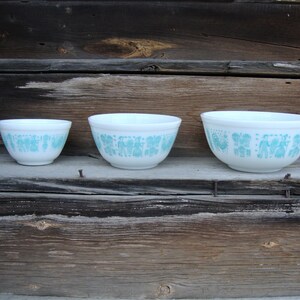 Vintage Pyrex Butterprint 3 Bowl Set/Vintage Kitchen/Retro Kitchen/Kitchen Collectibles/1950&#39;s Kitchen
