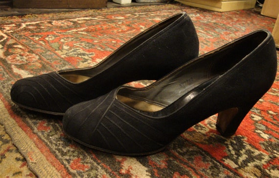 Vintage 1930's 1940's Black Suede Pumps Shoes Hee… - image 10