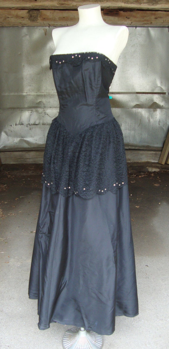Vintage 1940's Black Taffeta and Lace Strapless D… - image 2